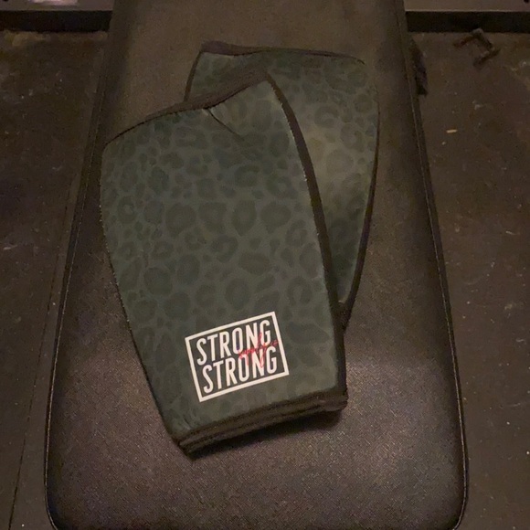 Leopard Print Knee Sleeves - Picture 1 of 3